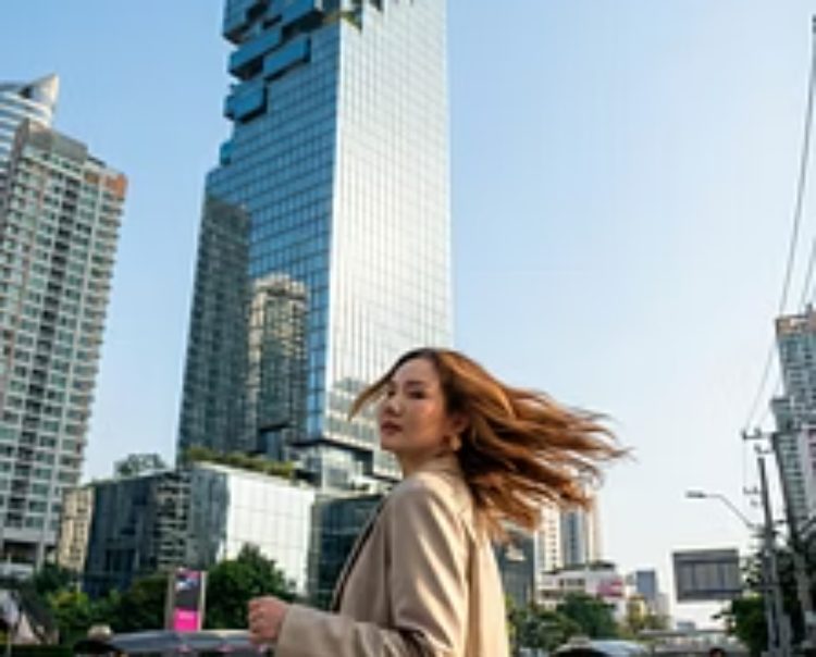 ตัวอย่างภาพสินค้าแนว lifestyle city จาก AdInstant