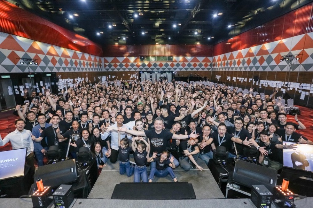 ผู้เข้าร่วมงานสัมมนาในห้องขนาดใหญ่